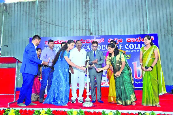 విద్యార్థులు చదువుపై శ్రద్ధ పెట్టాలి