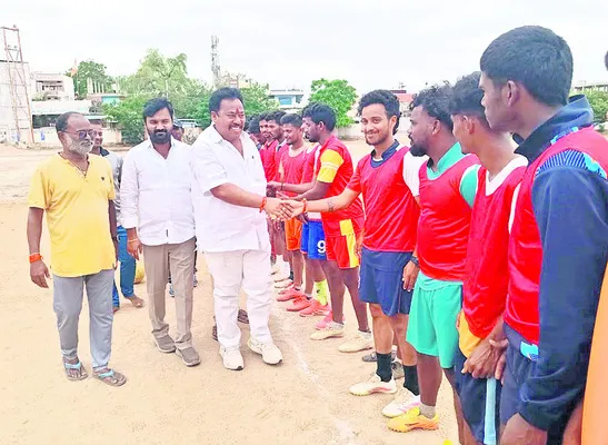 గెలుపోటముల కంటే క్రీడాస్ఫూర్తి ముఖ్యం