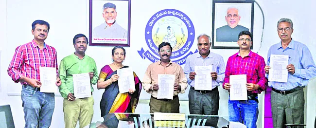 విద్యుత్‌ లైన్‌మెన్‌ సస్పెన్షన్‌ 