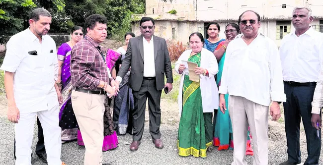 కేఎంసీ అలుమ్ని భవనం కోసం స్థల పరిశీలన 