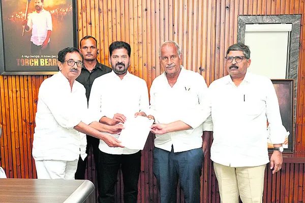 సింగరేణిలో సమస్యలు పరిష్కరించాలి