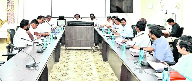 స్ట్రక్చరల్ సమావేశంలో డిమాండ్లు