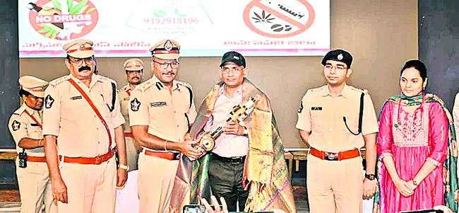 లక్ష్యాలను నిర్దేశించుకుని ముందుకు సాగాలి