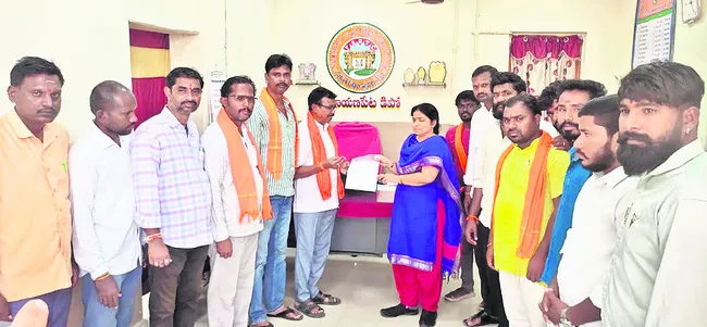 ‘ప్రత్యేక బస్సుల పేరుతో చార్జీల పెంపు సరికాదు’
