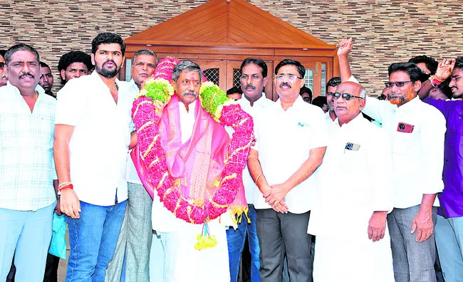 ప్రభుత్వ వైఫల్యాలను ప్రజల్లోకి తీసుకెళ్లాలి