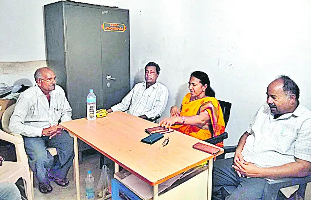 సంక్షోభంలో పారిశ్రామిక రంగం 