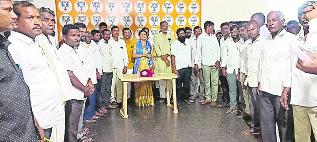 ట్రిపుల్ఆర్ అలైన్మెంట్ మార్చేలా చూడండి