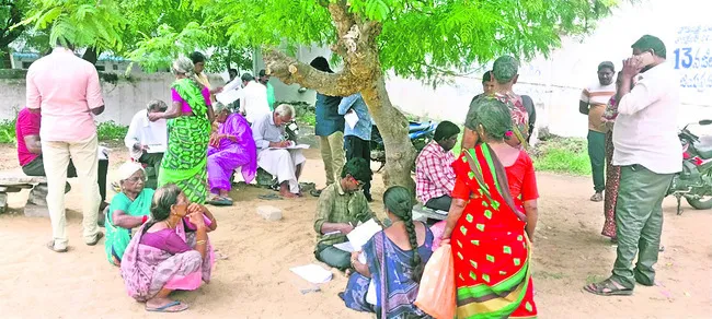 తప్పుడు ప్రచారంతో తండోపతండాలుగా