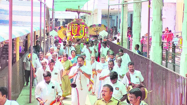సత్యదేవునికి ఘనంగా జన్మనక్షత్ర పూజలు