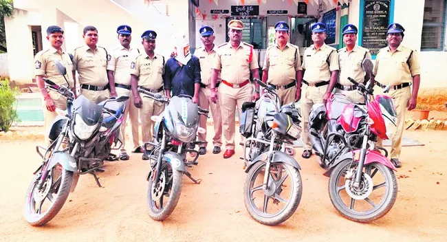 బైకుల దొంగ అరెస్టు 