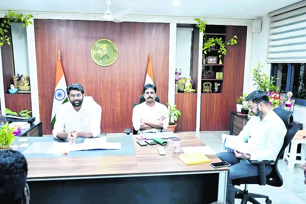 సకాలంలో రుణాలు ఇవ్వాలి