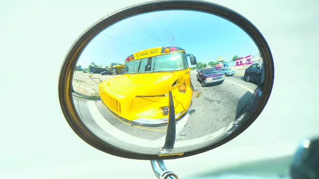స్కూల్‌ బస్సులకు ప్రాక్సిమిటీ మిర్రర్లు