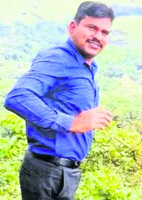 సెల్ఫీ తీసుకుంటూ లోయలోకి.. 