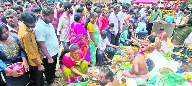 పెద్దల ఆత్మశాంతికి..