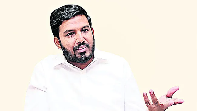 విజయ్‌ అబద్ధాల కోరు
