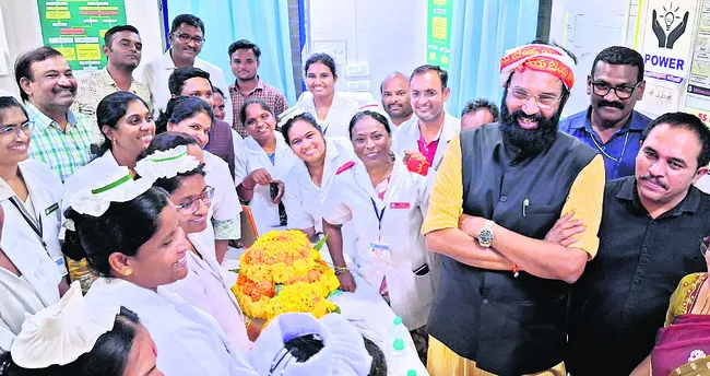 వంద పడకల ఆస్పత్రి నిర్మాణంలో వేగం పెంచాలి