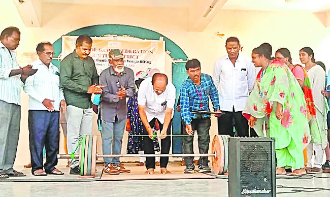 రేవేంద్రపాడులో వెయిట్‌ లిఫ్టింగ్‌ జట్టు ఎంపికలు 