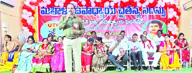 మహిళా సాధికారత చేతల్లో చూపాలి
