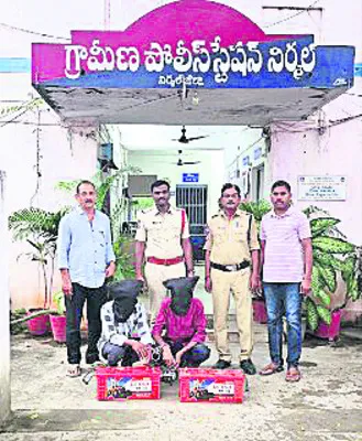 బ్యాటరీ దొంగలు అరెస్ట్‌
