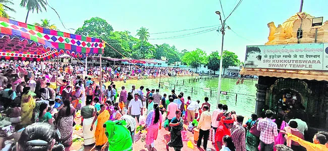 కిటకిటలాడిన పాదగయ క్షేత్రం