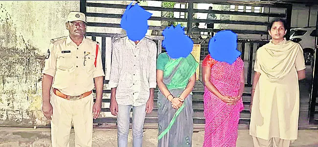 విద్యార్థిని అదృశ్యం కేసులో ముగ్గురి అరెస్టు 