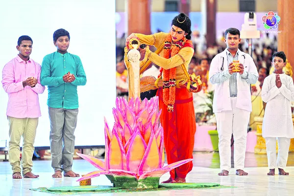 సాయి సేవలు..  పేదల జీవితాలకు వెలుగులు 