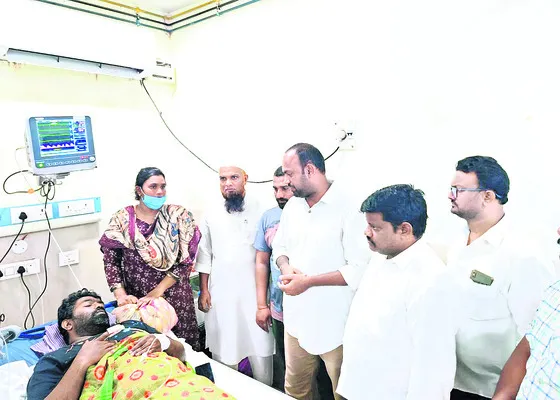 ఉద్యోగులు ఆత్మహత్యలకు పాల్పడొద్దు