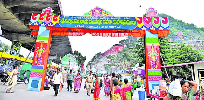కీలకంగా మారనున్న కుమ్మరిపాలెం క్యూలైన్లు 