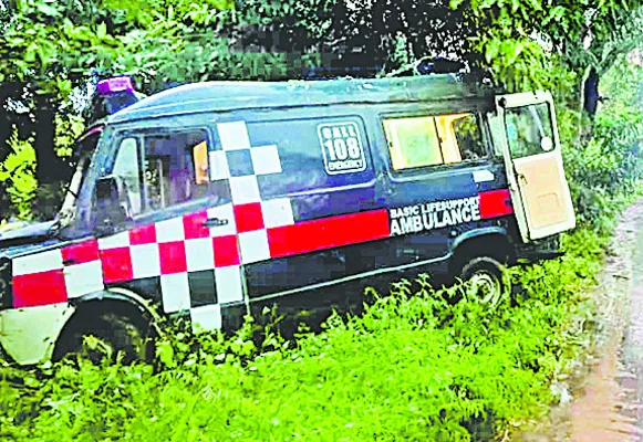 108 వాహనం, బైక్‌ ఢీ : ఒకరు మృతి 