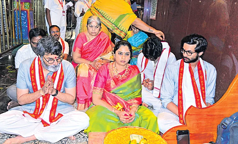 Trivikram Visit Indrakeeladri Vijayawada Kanaka Durga