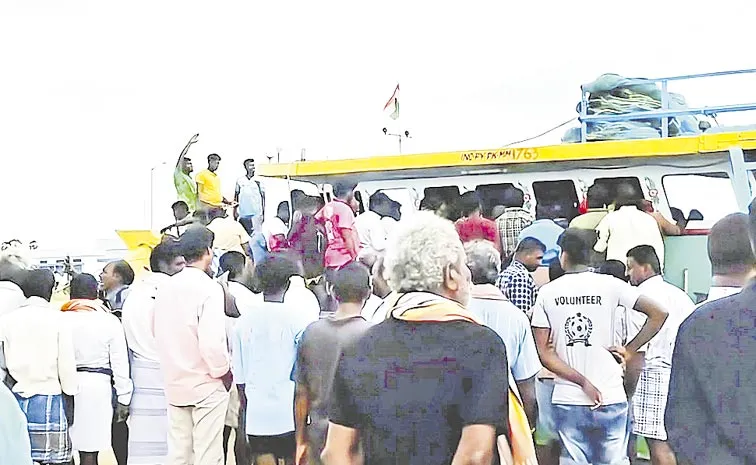 Andhra Pradesh Fishermen Fire on Tamil Nadu Boats
