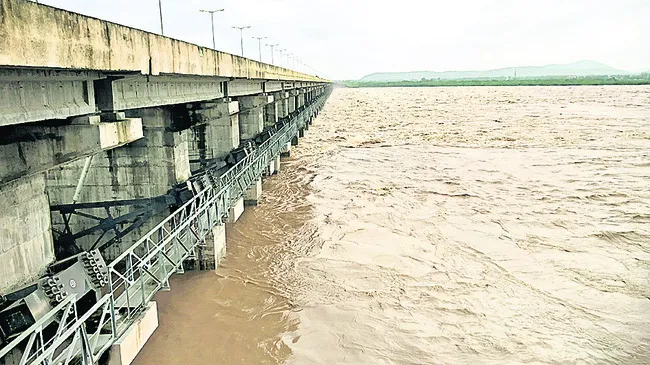 సముద్రంలోకి ‘ఎల్లంపల్లి’ నీళ్లు 