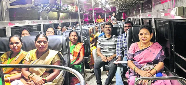 సరస్‌ మేళాకు జిల్లా ప్రతినిధులు