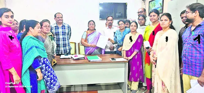 సమస్యలు తీర్చకపోతే సమ్మె తప్పదు
