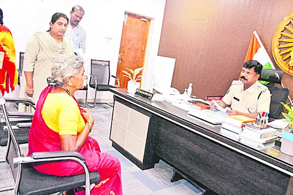 సమస్యల పరిష్కారంలో నిర్లక్ష్యం వద్దు