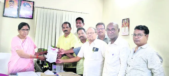 కార్పొరేషన్ పాఠశాలల్లో సమస్యలు పరిష్కరించండి