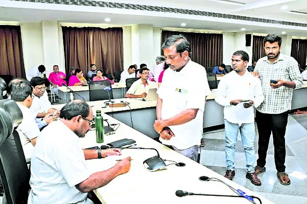 పరిష్కారంలో జాప్యం చేయొద్దు