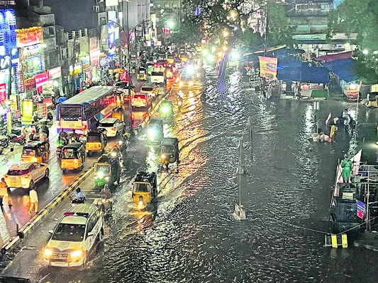 జిల్లాలో భారీ వర్షం