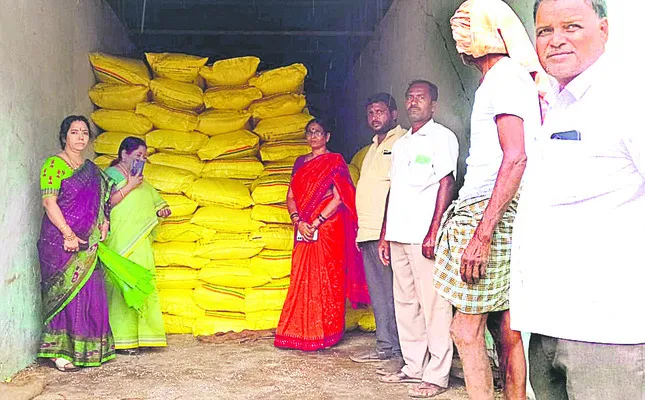 రైతులు ఆందోళన చెందొద్దు 