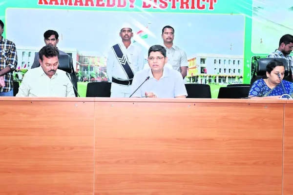 బతుకమ్మ వేడుకలను వైభవంగా జరపాలి