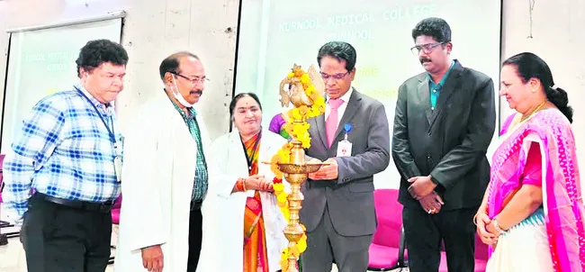 వైద్యులకు సామాజిక దృక్పథం అవసరం