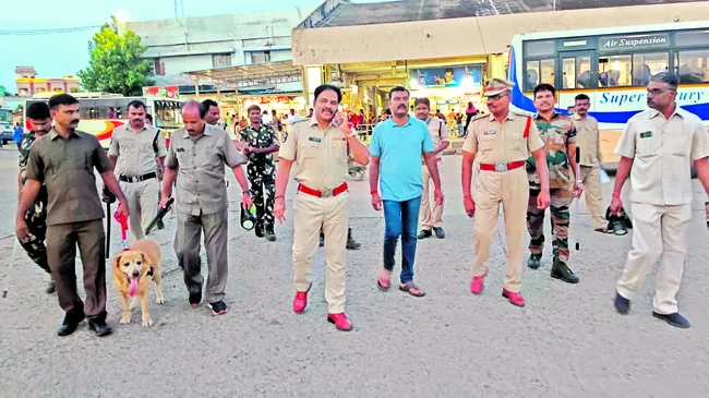 బస్టాండ్‌, రైల్వేస్టేషన్‌లో పోలీసుల తనిఖీ 