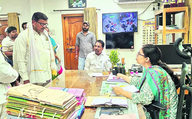 అర్జీలు సత్వరం పరిష్కరించాలి