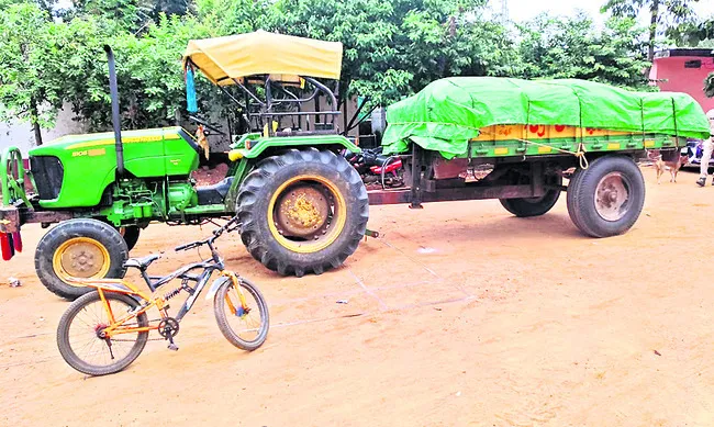 అక్రమంగా తరలిస్తున్న యూరియా పట్టివేత