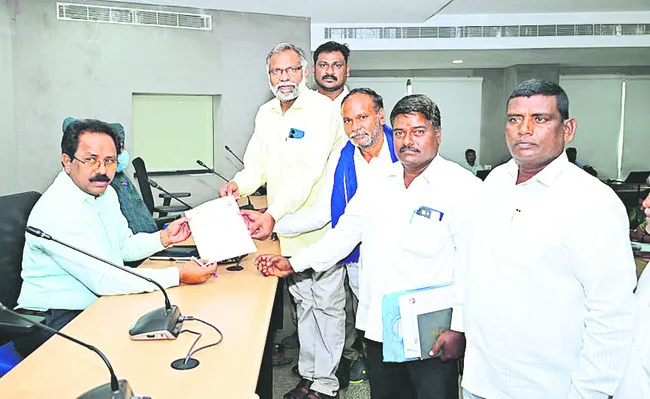 సత్వరమే అర్జీలు పరిష్కరించాలి
