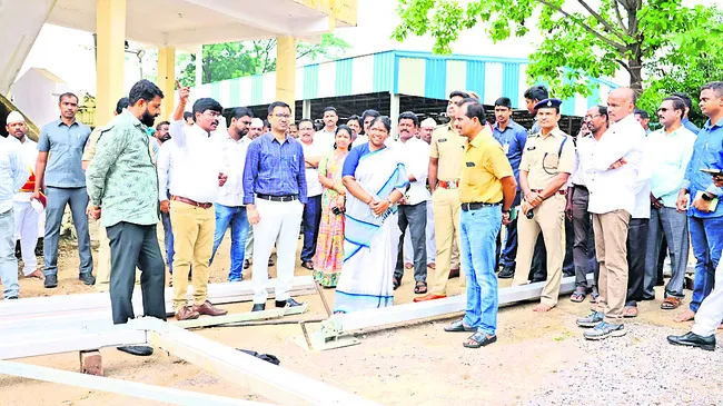 వెయ్యేళ్లు నిలబడేలా మేడారం పనులు