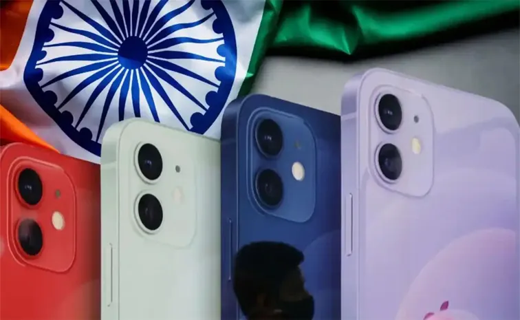 India smartphone exports to the US decline in 2025
