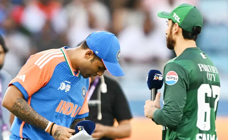 Captain Doesnt Deserve his place: Akhtar Slams Pak Coach And Salman Agha