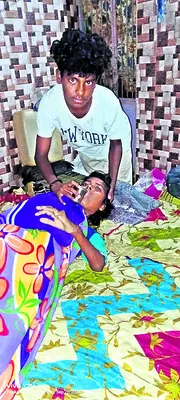 అమ్మకు కుమారుడి లాలి!