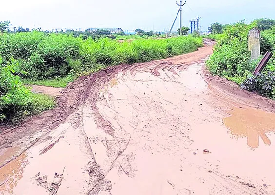ఖాళీ స్థలాలు..మురికి నిలయాలు